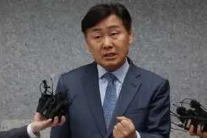 경찰, ‘현금 살포 의혹’ 김관영 전북지사 핵심 측근 소환