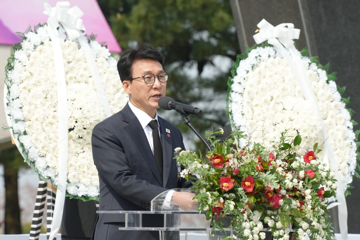 김민석 국무총리는 3일 제주4·3평화공원에서 열린 제78주년 제주4·3희생자 추념식 추념사를 하고 있다. 제주도 제공