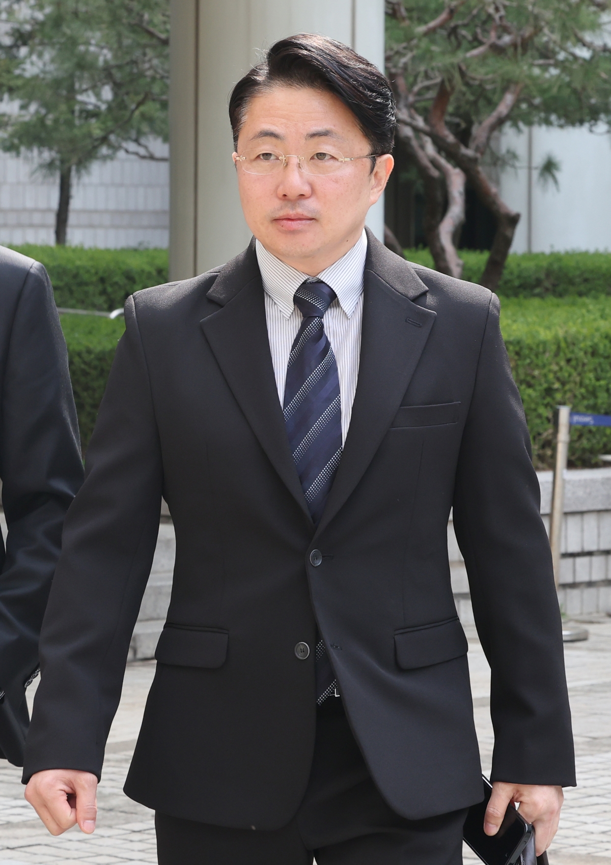 법원 나서는 ‘김건희 집사’ 김예성 씨