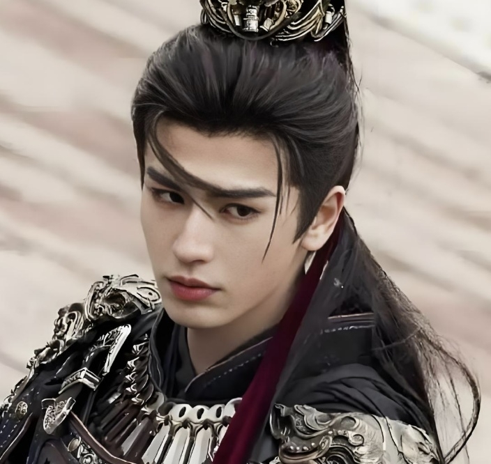 중국 드라마 ‘옥을 찾아서’(원제 : 축옥)의 남자 주인공인 ‘셰징’ 역을 맡은 배우 장링허. 가상의 중국 고대 장군 역할을 맡았으나 얼굴에 화장을 진하게 해 ‘파운데이션 장군’이라는 웃지 못할 별명을 얻었다. 자료 : 중국 소셜미디어