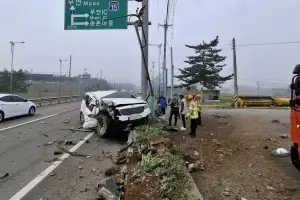 20대 몰던 카니발에 치여… 경운기 탄 부부 모두 숨져