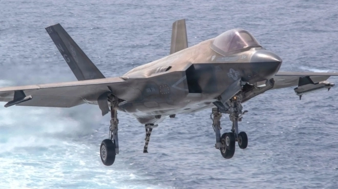 2026년 1월 24일 미국의 F-35C 전투기가 항모에 착륙하고 있다. 사진은 기사 내용과 무관함. 미 해군 제공