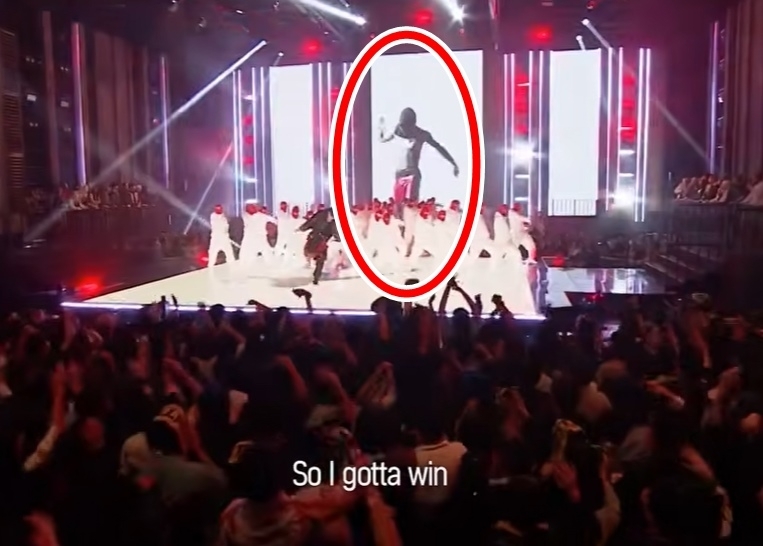 마약 투약 혐의로 1심에서 징역형의 집행유예를 선고받고 2심이 진행 중인 래퍼 식케이가 항소심 첫 공판이 열린 2일 엠넷 ‘쇼미더머니’ 최종회에 영상으로 모습을 드러냈다. 자료 : 식케이 인스타그램·엠넷 유튜브