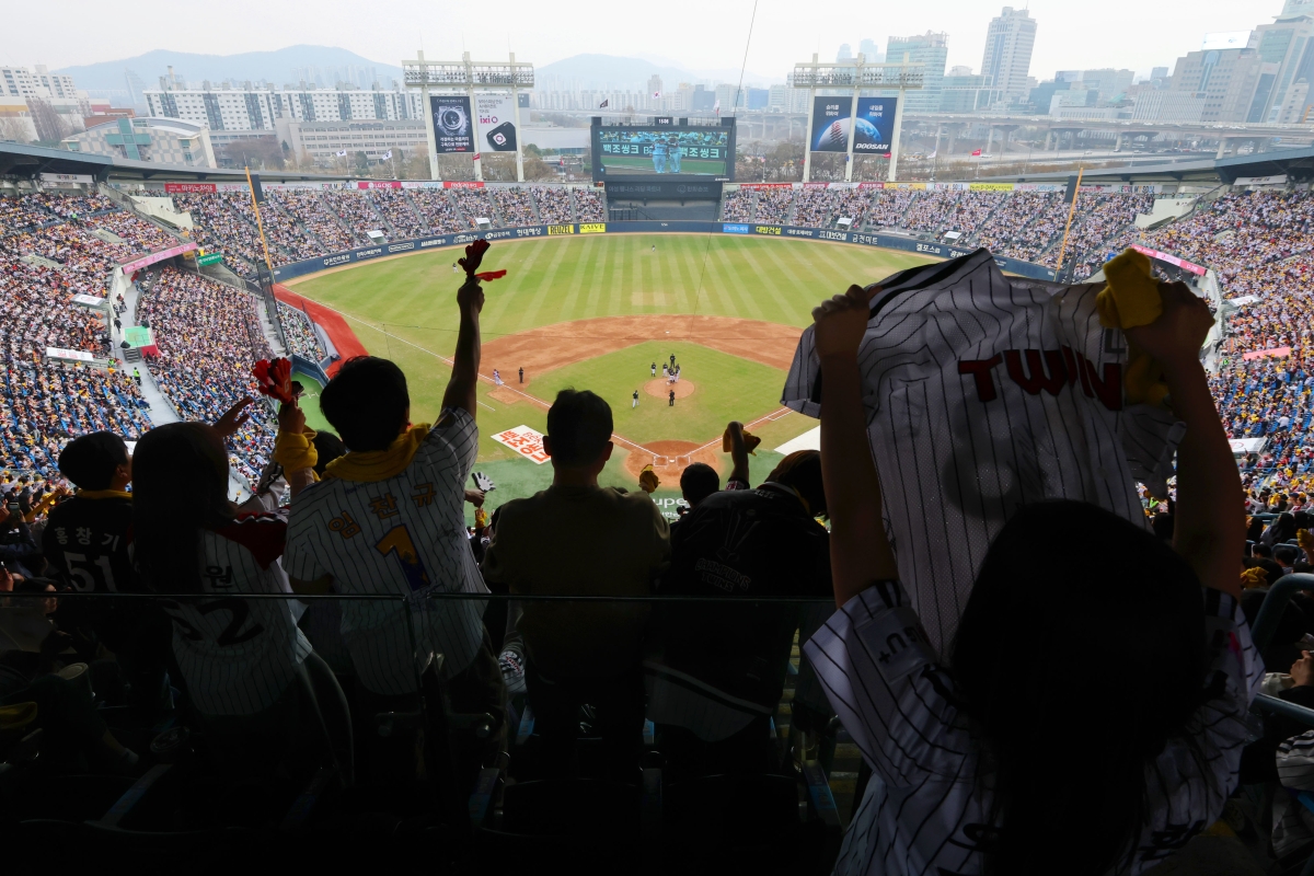 야구 개막 첫 주말, 뜨거운 응원전