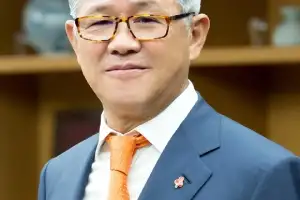 최신원 전 SK네트웍스 회장, 명예회장으로 복귀