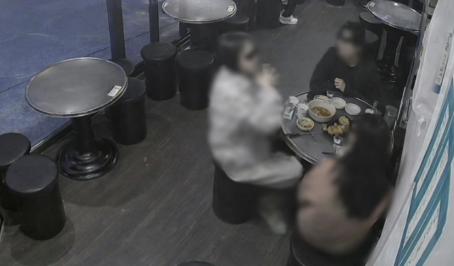 경기도 광주에서 주점을 운영하는 한 자영업자가 ‘먹튀’ 손님들의 모습을 모자이크 처리해 공개했다. 보배드림 캡처