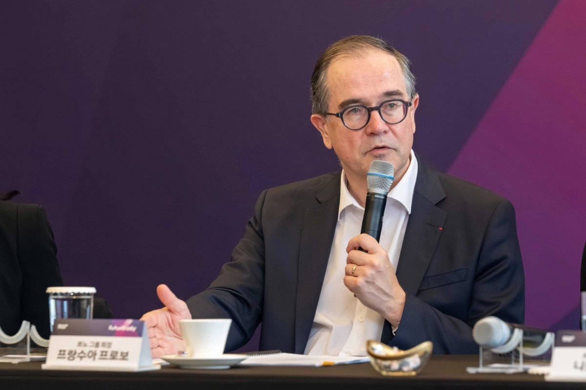 프랑수아 프로보 르노그룹 회장이 3일 서울 서초구 JW메리어트 서울 호텔에서 기자들의 질문에 답하고 있다. 한국자동차기자협회 제공