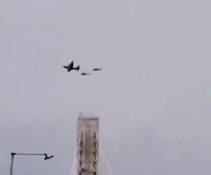 실종된 미군 조종사를 찾는 이란 상공의 미군 수색작전. 소셜미디어 캡처