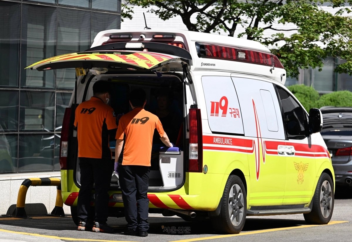119 구급차와 구급대원. 기사와 직접적인 관련 없음. 서울신문DB