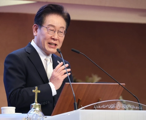 이재명 대통령이 5일 서울 여의도순복음교회에서 열린 부활절 연합예배에서 축사하고 있다. 2026.4.5 연합뉴스