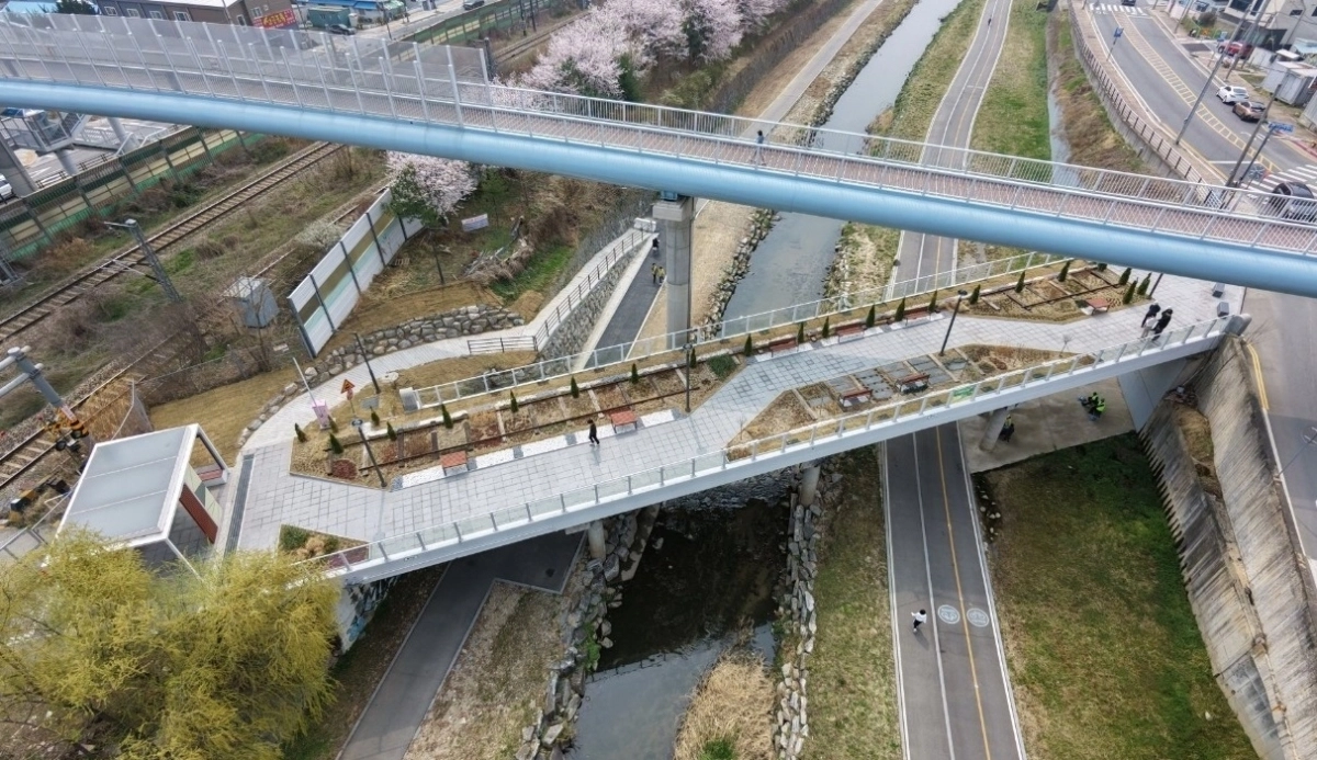 철거 위기에서 용곡쉼터로 변신한 충남 천안의 용곡교 전경. 천안시 제공
