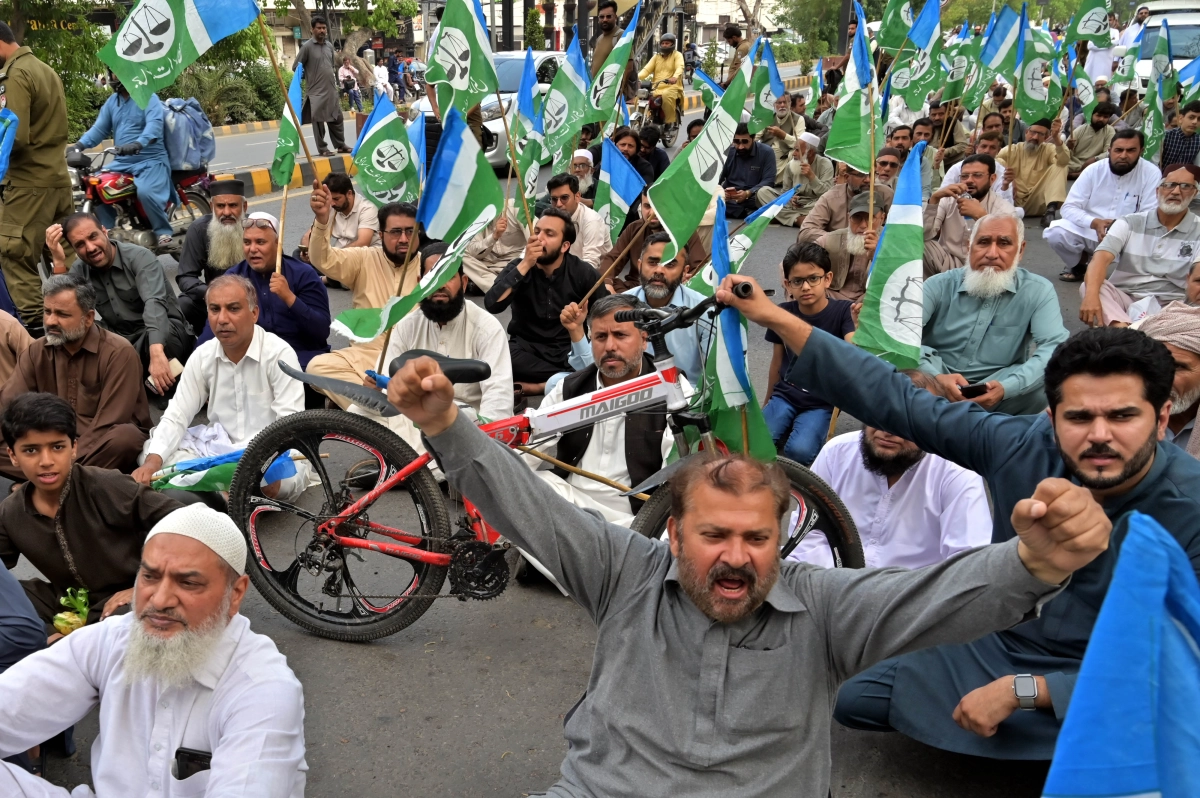 파키스탄 국민들이 지난 3일 카라치에서 유가 상승에 반대하는 시위를 벌이고 있다. 카라치 EPA 연합뉴스
