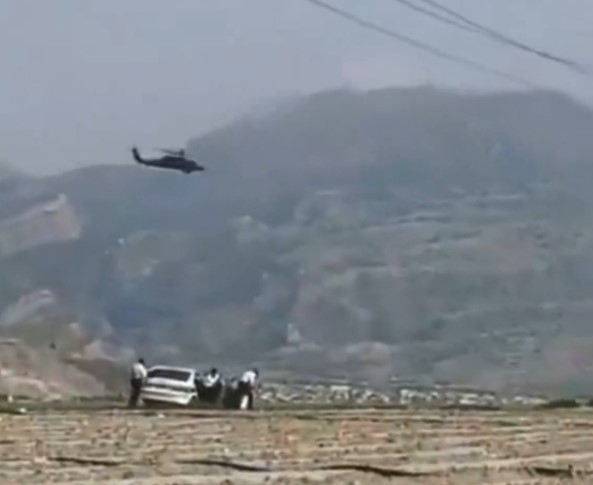 이란 경찰, 미군 헬기 향해 총격