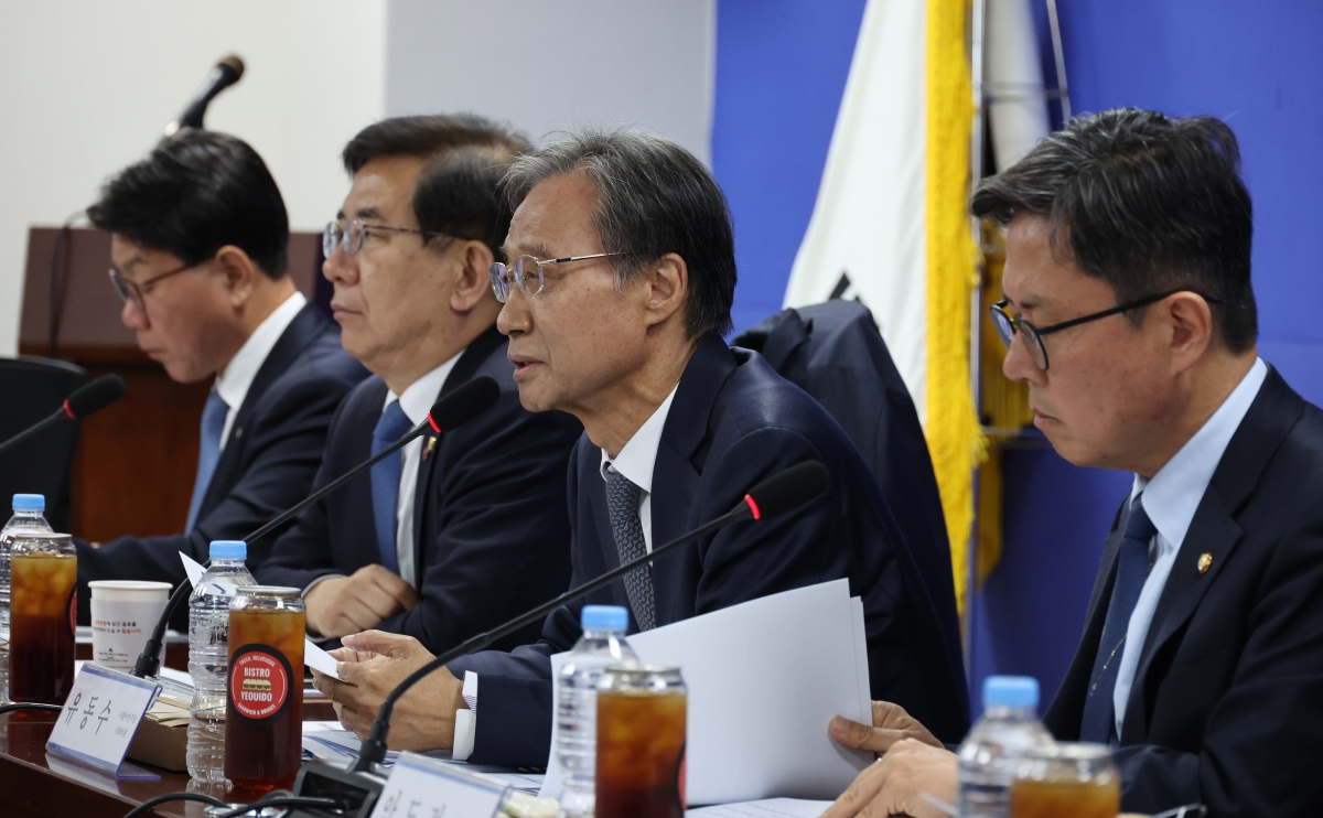 유동수 더불어민주당 중동전쟁 경제대응특위원장이 6일 오전 서울 여의도 국회 의원회관에서 열린 2차회의에서 발언을 하고 있다. 2026.04.06 뉴시스