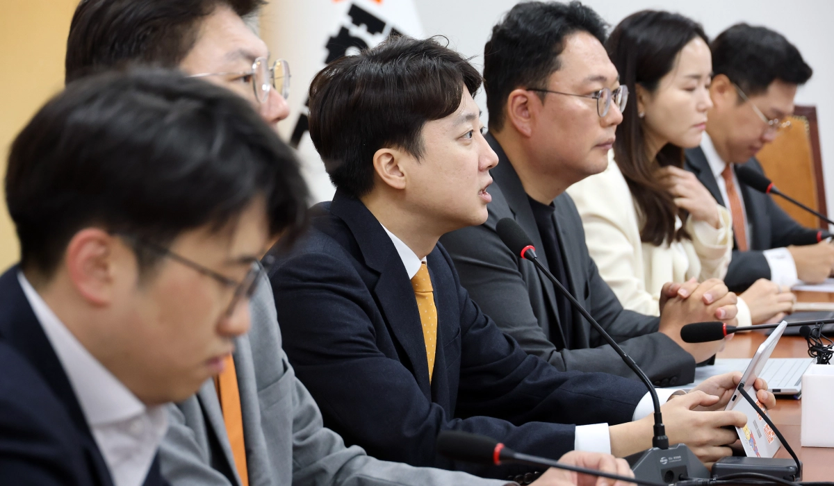 개혁신당 이준석 대표가 6일 국회에서 열린 최고위원회의에서 모두발언을 하고 있다. 연합뉴스