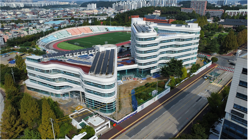 경부고속철도 대전 북연결선이 지하로 들어가 안전성 논란이 불거진 한남대 운동장과 캠퍼스혁신파크. 한남대 제공