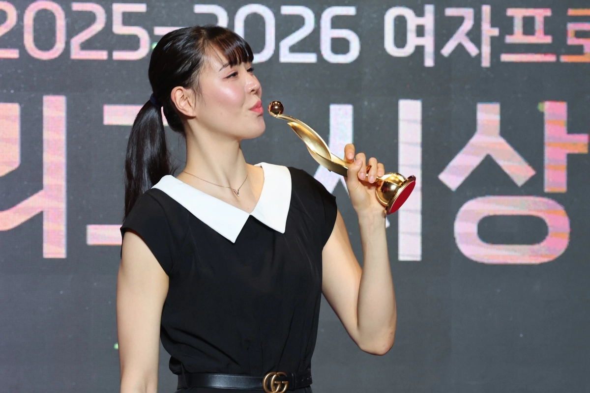 정규리그 MVP 수상한 KB스타즈 박지수