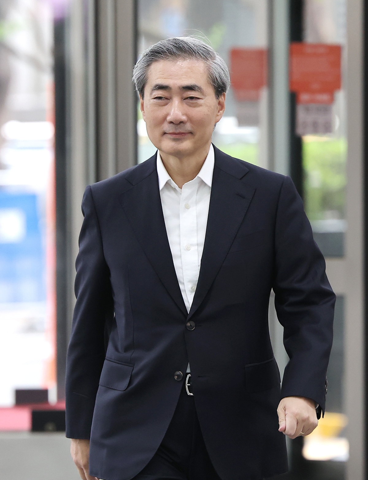 출근하는 신현송 한국은행 총재 후보자