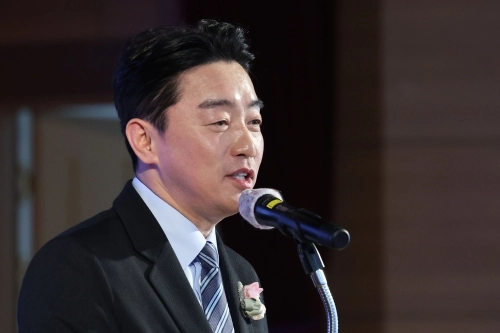 강훈식 청와대 비서실장이 29일 서울 강서구 대한한의사협회에서 열린 제70회 정기대의원총회에서 이재명 대통령의 축사를 대독하고 있다. 2026.03.29. 뉴시스