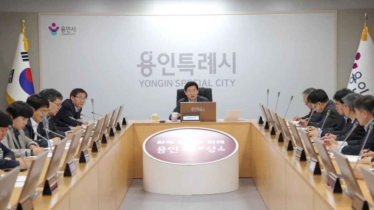 이상일 용인시장이 6일 간부공무원 회의를 주재하고 있다. (용인시 제공)