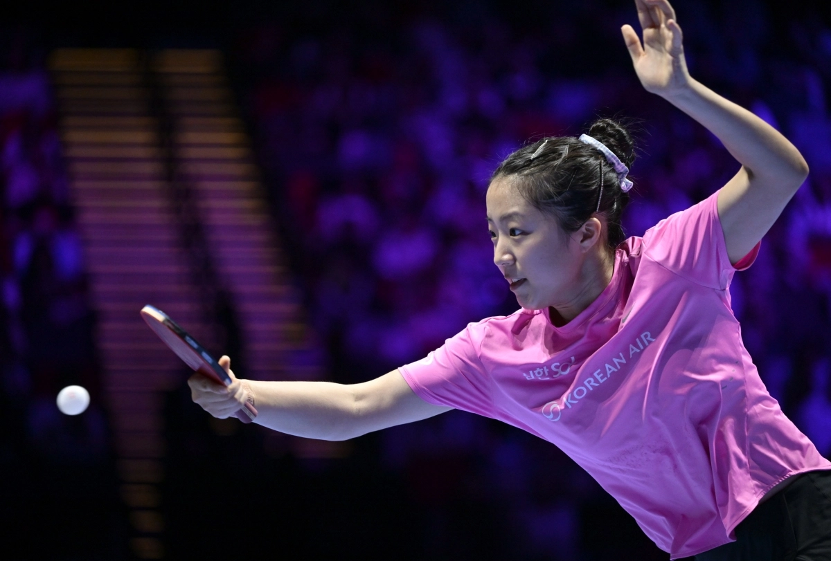 신유빈이 5일(현지 시간) 중국 마카오에서 열린 2026 국제탁구연맹(ITTF) 남녀 월드컵 여자 단식 준결승에서 왕만위(2위·중국)와 경기하고 있다. 뉴시스