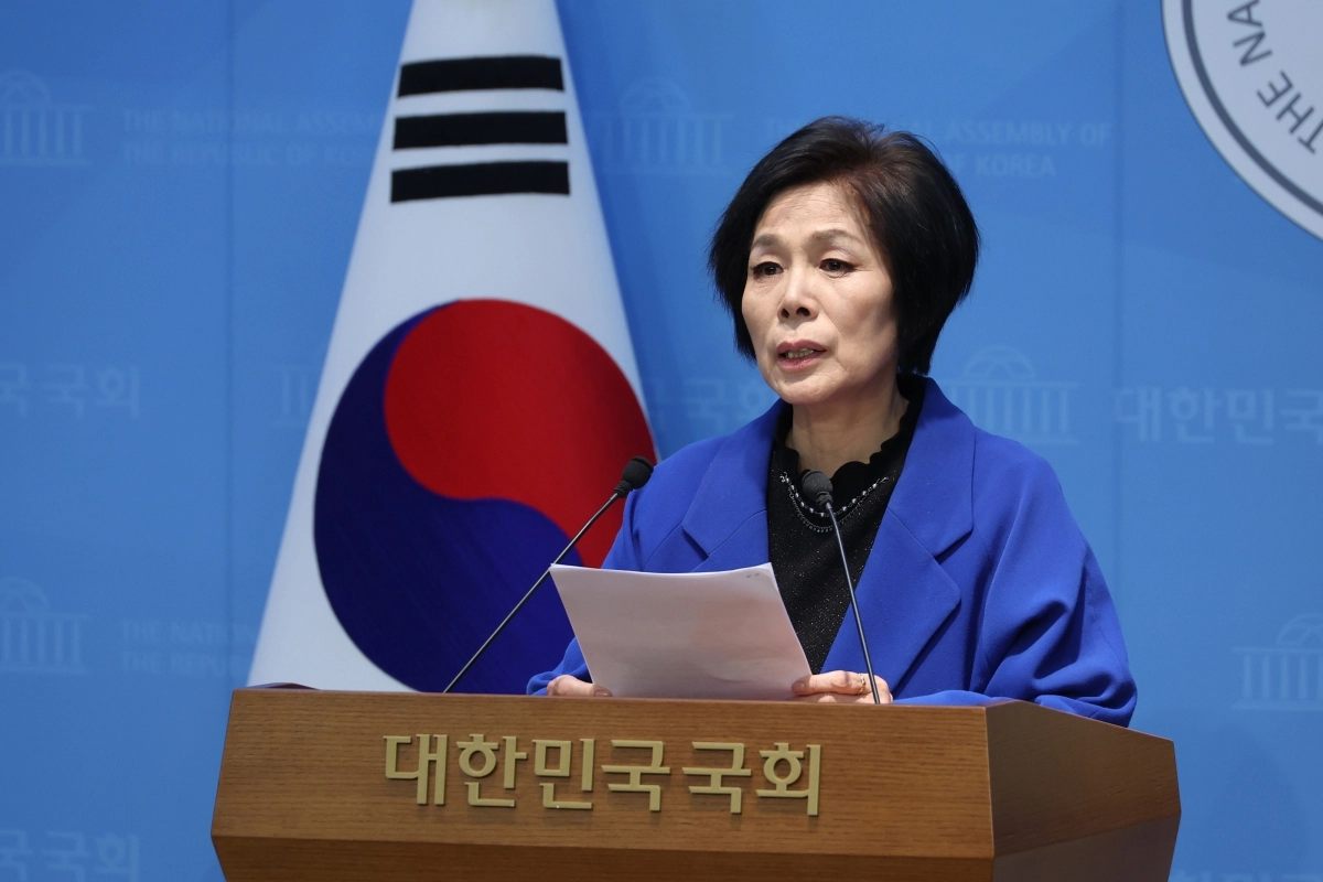 기자회견 하는 최민희 의원