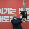 홍준표 “서로 시장하겠다고 설쳐”…전기톱까지 등장한 대구시장 선거