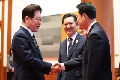 靑 “이 대통령, 연임 질문에 즉답 피한 거 아니다…전혀 사실 아냐”