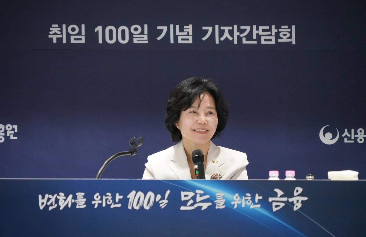 김은경 서민금융진흥원장 겸 신용회복위원장이 7일 서울 중구 서민금융진흥원에서 ‘취임 100일 기념 기자간담회’를 열었다. 서금원 제공