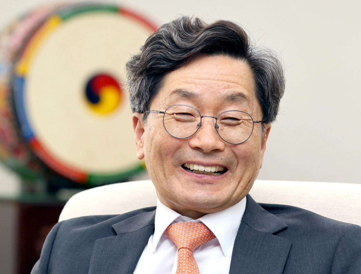 정일연 국민권익위원장이 7일 정부세종청사 집무실에서 서울신문과 취임 후 첫 인터뷰를 하고 있다. 정 위원장은 “법과 원칙, 공무원의 양심에 따라 국민이 수긍할 수 있도록 일처리를 하면 정권이나 기관장이 바뀌더라도 문제될 게 없다”고 강조했다. 국민권익위원회 제공