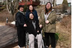 “우리는 동문”… 캠퍼스 누비는 세 모녀·고모