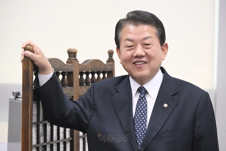 김병주 더불어민주당 의원은 향후 미국의 중동전 파병 요청에 대해 “종전이 되지 않은 상태에서의 파병은 반대하지만 종전 이후 에너지 안보와 우리 상선 보호를 위해 다국적군에 참여할 수는 있다.”고 했다. 다만 김 의원은 “청해부대의 임무를 현재 소말리아의 아덴만에서 호르무즈해협으로 확대할 경우 국회의 동의를 받아야 한다.”고 덧붙였다.  안주영 전문기자