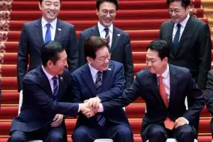 [포토] 손잡은 이재명 대통령과 여야 대표