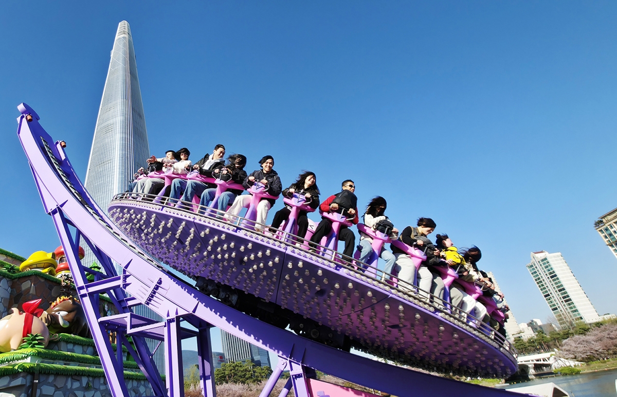 기존 어트랙션 ‘자이로 스핀’은 핑크빈 콘셉트로 탈바꿈했다.