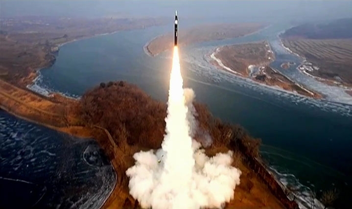 북한 미사일 관련 자료 이미지. 기사와 직접적인 관련 없음. 뉴시스(조선중앙TV 캡처)