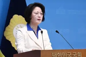 경기지사 후보 확정 관련 기자회견하는 추미애