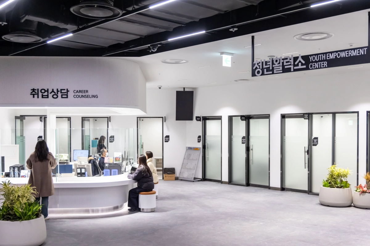 서울시청 지하 서울갤러리에 위치한 청년활력소의 취업상담창구. 서울시 제공