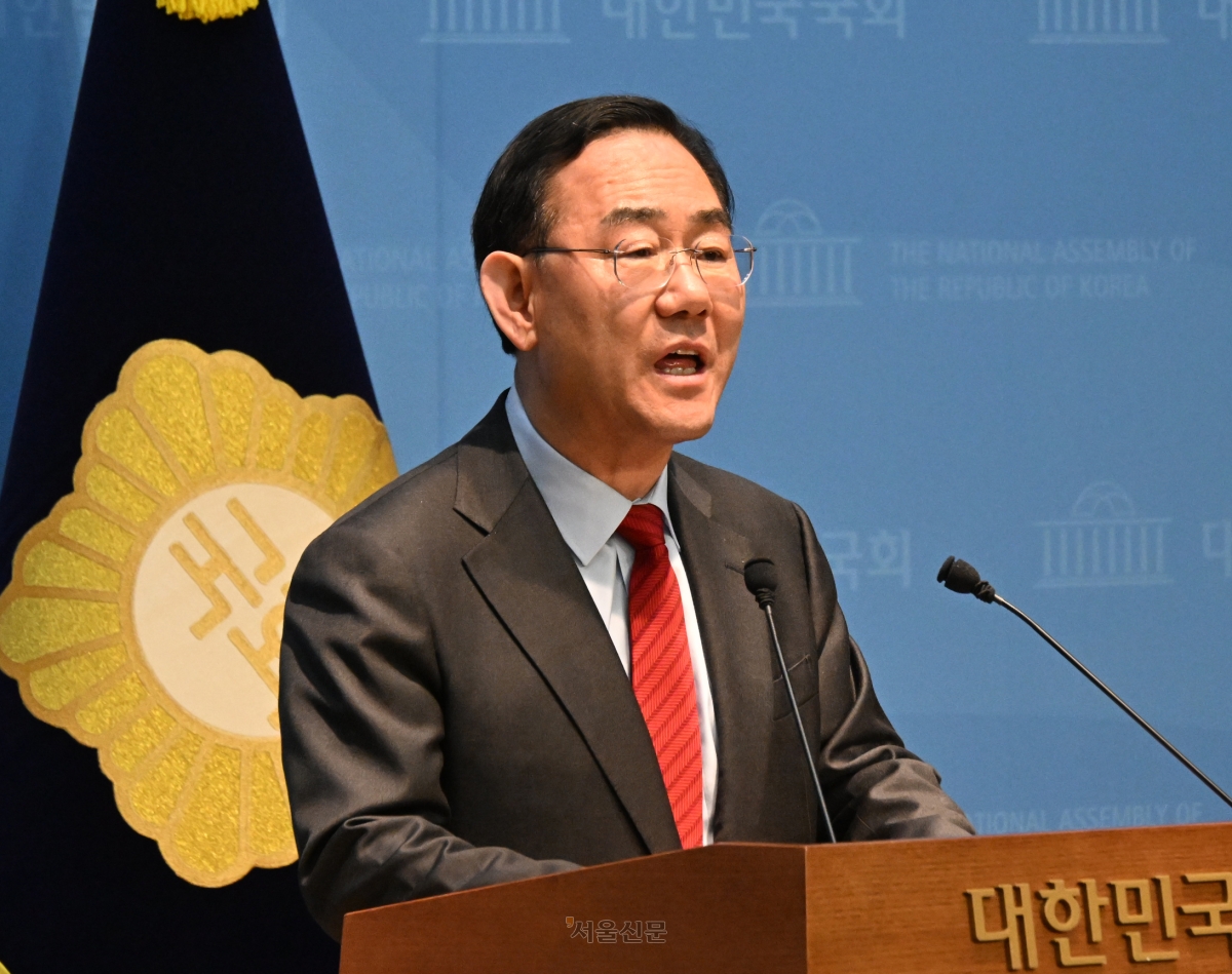 국민의힘 6·3 지방선거 대구시장 공천에서 컷오프(공천 배제)된 주호영 의원이 8일 국회 소통관에서 기자회견을 하고 있다. 안주영 전문기자