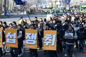 19년만 첫 교섭 vs 2달째 무응답…노란봉투법에도 희비 엇갈려