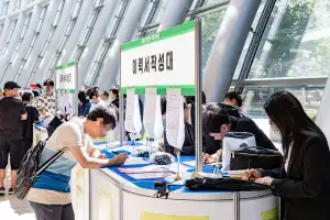 3월 취업자 수 20만6000명 증가…두 달 연속 20만명대