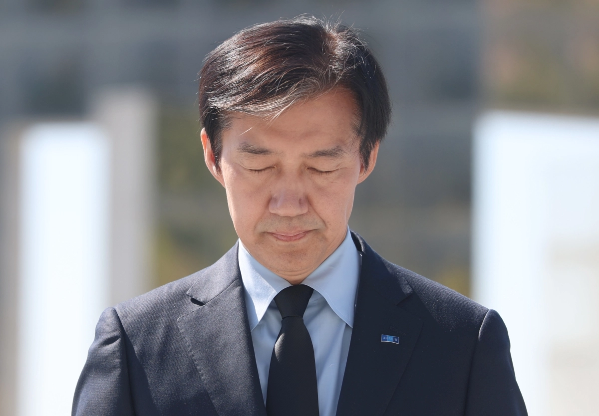 조국, 국립 3·15 민주묘지 참배