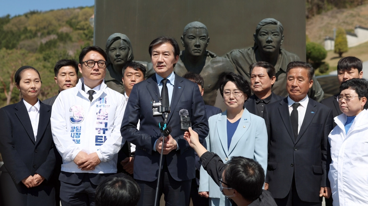 경남 찾은 조국혁신당 조국 대표