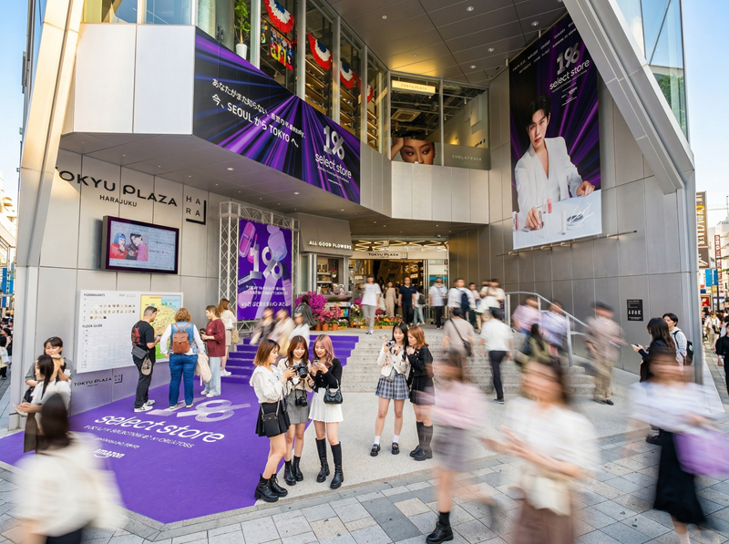 일본 도쿄 오모테산도 일대 등 대표적인 거리에서 레페리가 주관한 일본 도쿄 K-뷰티 셀렉트스토어(Select Store)에 대해 옥외광고물과 애드트럭, 스트릿 플래그 등을 동원한 대규모 홍보가 진행되고 있다. (사진제공=레페리)