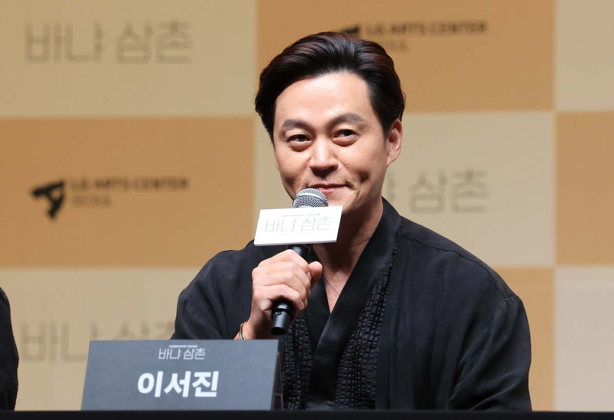 배우 이서진이 7일 서울 서울 강서구 마곡동 LG아트센터 서울에서 열린 연극 ‘바냐 삼촌’ 제작발표회에서 발언을 하고 있다. 2026.4.7 뉴스1
