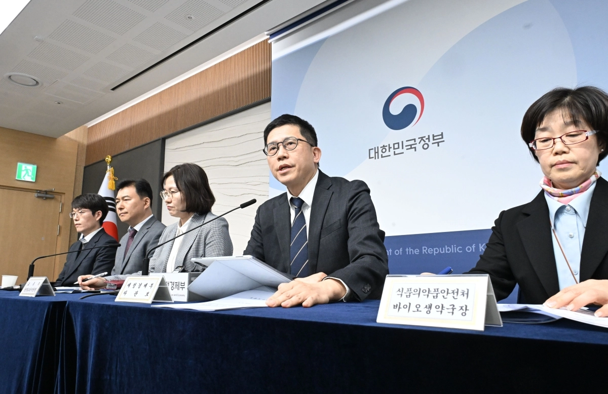 강기룡(오른쪽 두번째) 재정경젱부 차관보가 민생물가 특별관리 관계장관TF 사전브리핑에서 발언하고 있다. 재경부 제공