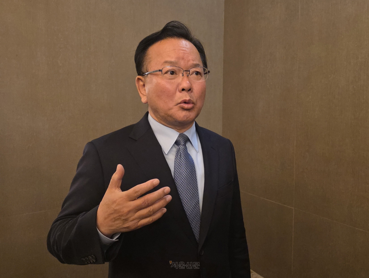 더불어민주당 대구시장 후보인 김부겸 전 국무총리가 8일 대구 북구 인터불고 엑스코 호텔에서 서울신문과의 인터뷰를 진행하고 있다.