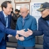 ‘파랑빨강 반반’ 강원… “화합의 우상호” “미워도 김진태”