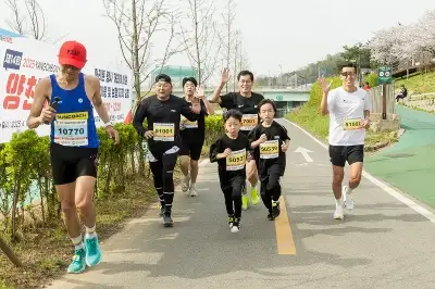 8400여명 안양천 달리는 ‘양천마라톤 #벚꽃런’
