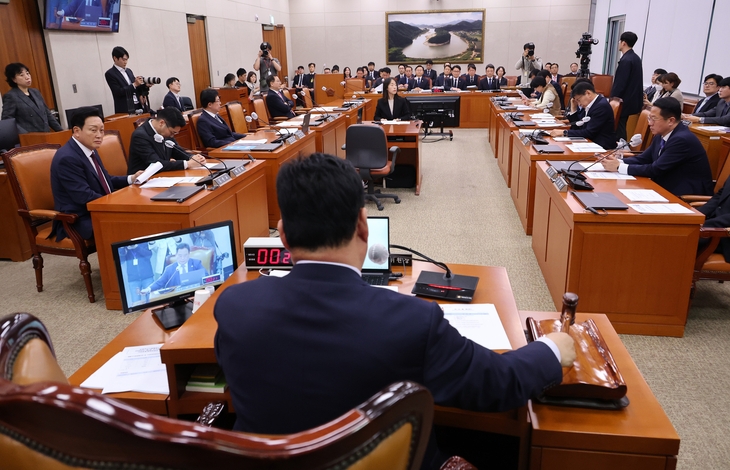 지난 6일 국회에서 열린 농람축산식품해양수산위 전체회의. 추경안 심사 과정에서 9739억원 증액을 요구했다. 연합뉴스