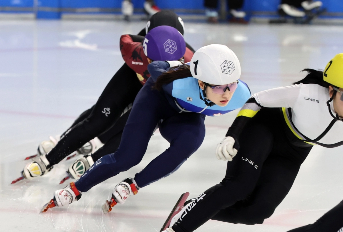 최민정이 7일 서울 양천구 목동아이스링크에서 열린  2026~27시즌 쇼트트랙 국가대표 1차 선발전 1500m 준준결선에서 빙판을 질주하고 있다. 2026.4.7 뉴시스